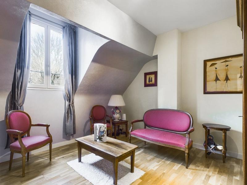 Maison - 280 m² - 9 pièces