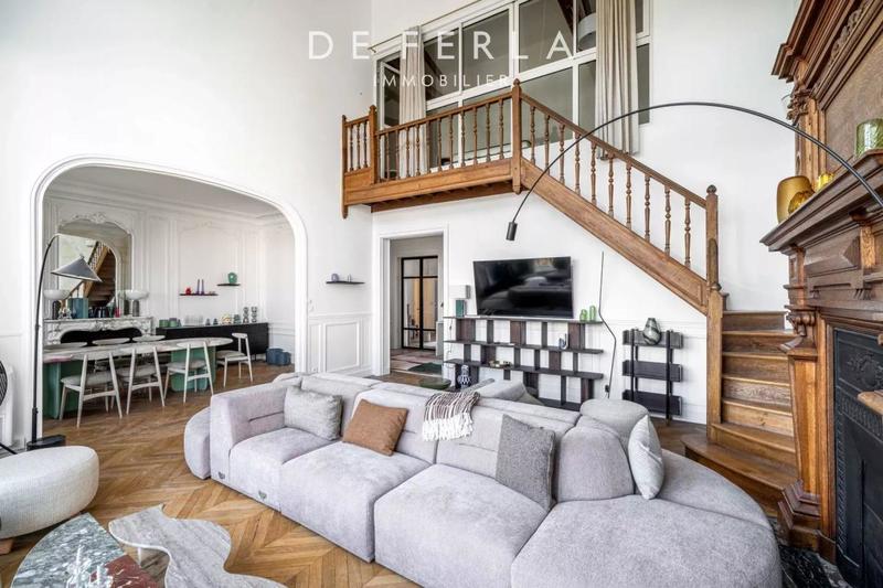 Appartement - 244 m² - 8 pièces