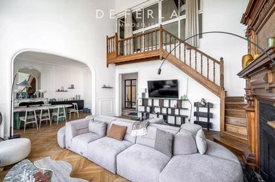 Appartement - 244 m² - 8 pièces