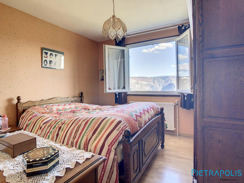 Maison traditionnelle - 176 m² - 8 pièces