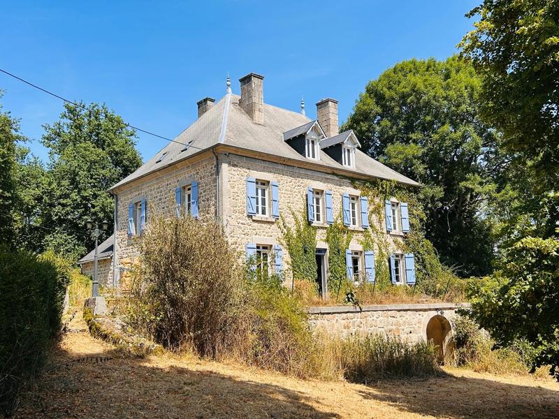 Maison - 420 m² - 12 pièces