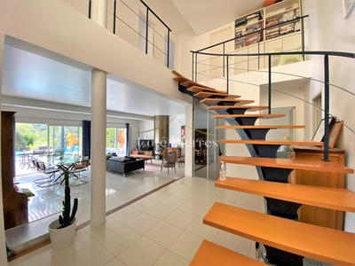 Villa - 200 m² - 5 pièces