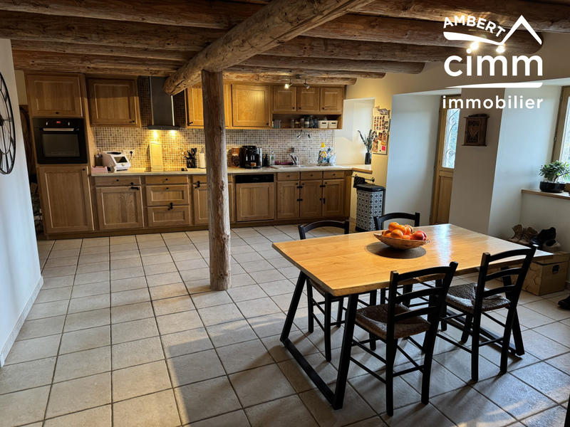 Maison - 177 m² - 9 pièces