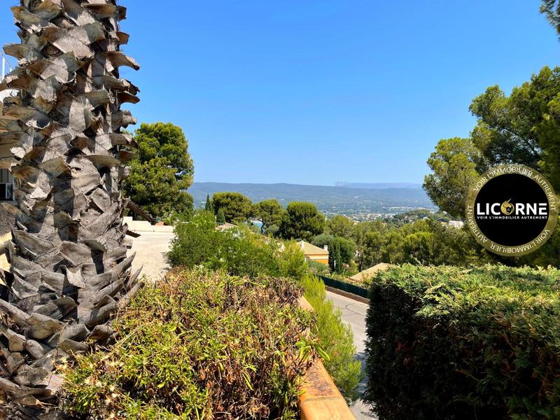 Maison - 180 m² - 6 pièces