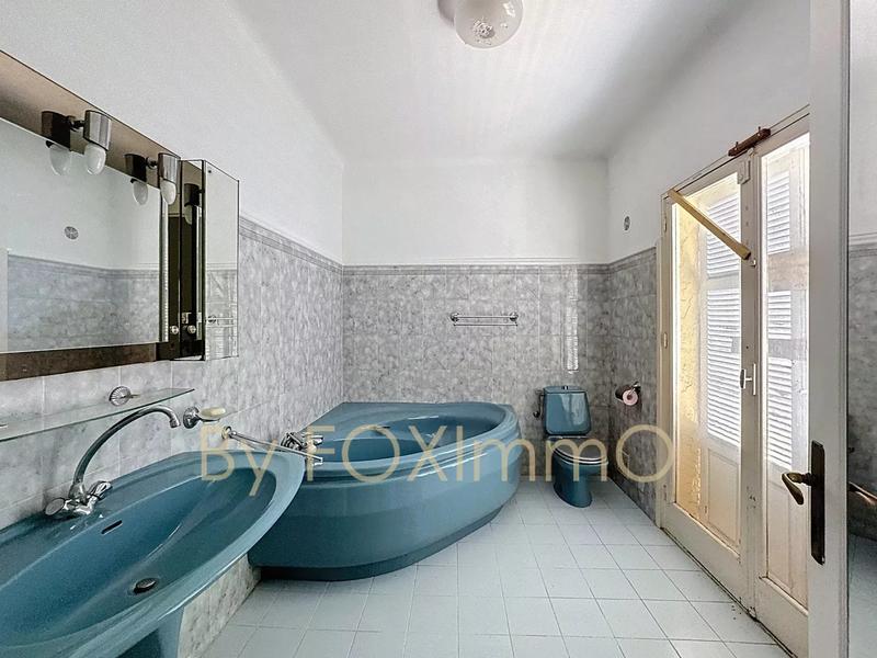 Villa - 250 m² - 8 pièces