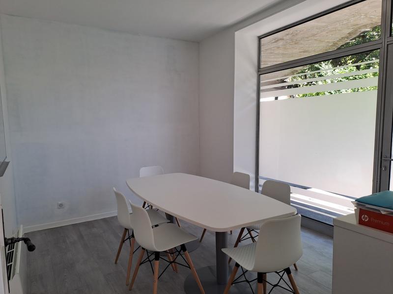 Bureau - 64 m² - 5 pièces