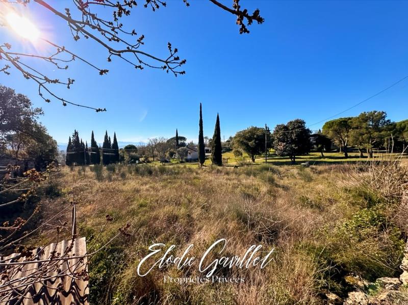 Terrain constructible - 1 240 m²