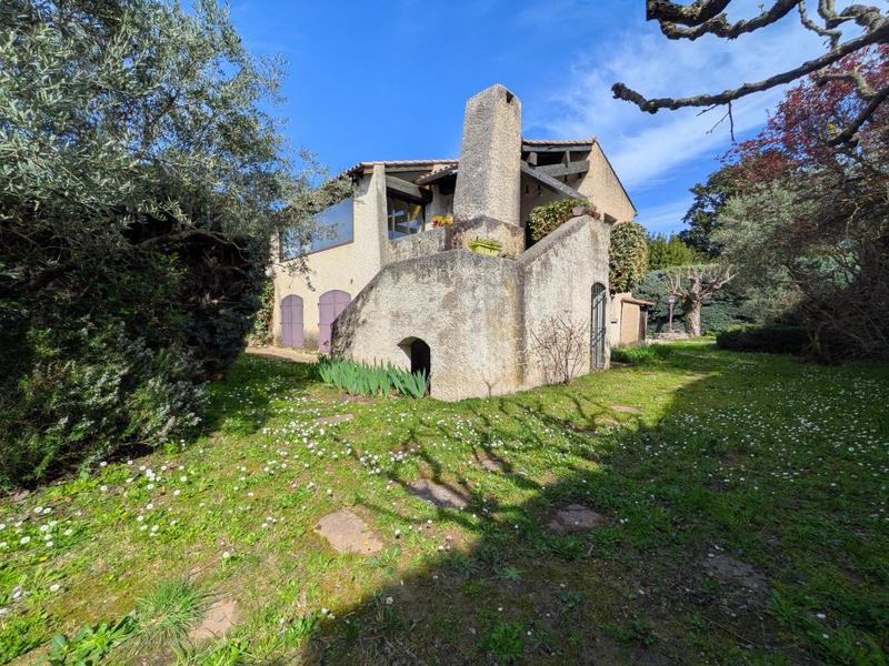 Maison - 232 m² - 7 pièces