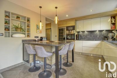 Maison - 232 m² - 9 pièces