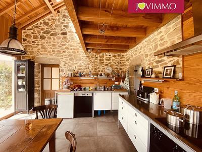 Maison - 250 m² - 9 pièces