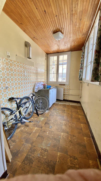 Maison - 208 m² - 11 pièces