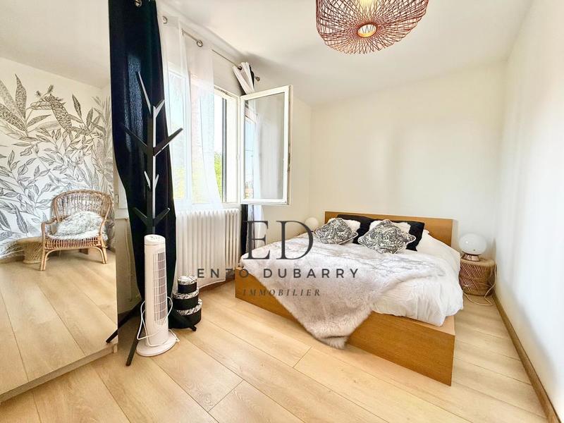 Maison - 301 m² - 9 pièces