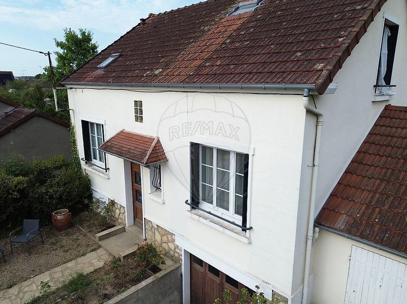 Maison - 96 m² - 4 pièces