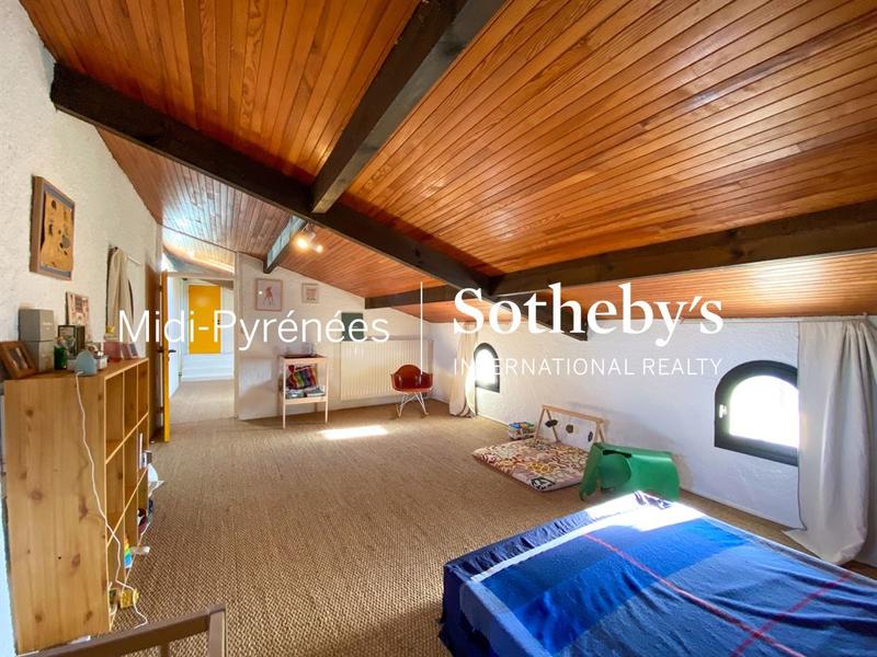 Maison - 232 m² - 9 pièces