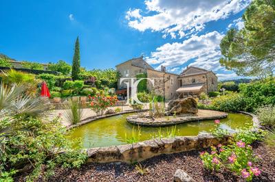 Maison - 397 m² - 12 pièces