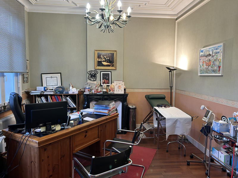 Maison - 235 m² - 10 pièces