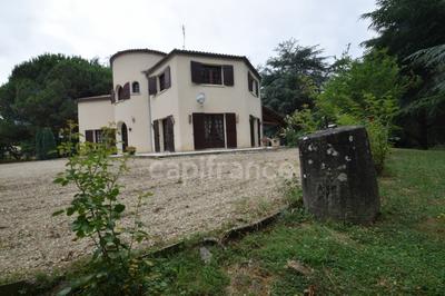 Maison - 235 m² - 8 pièces