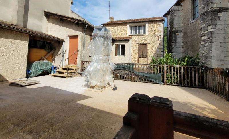 Maison - 216 m² - 10 pièces