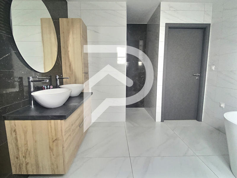 Maison - 105 m² - 4 pièces