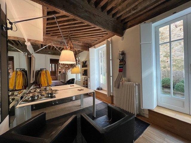 Maison - 232 m² - 6 pièces