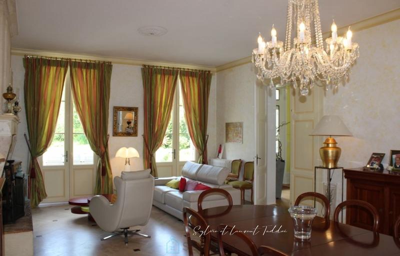 Maison de maîtres - 487 m² - 11 pièces