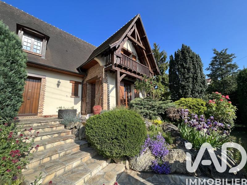 Maison - 255 m² - 8 pièces