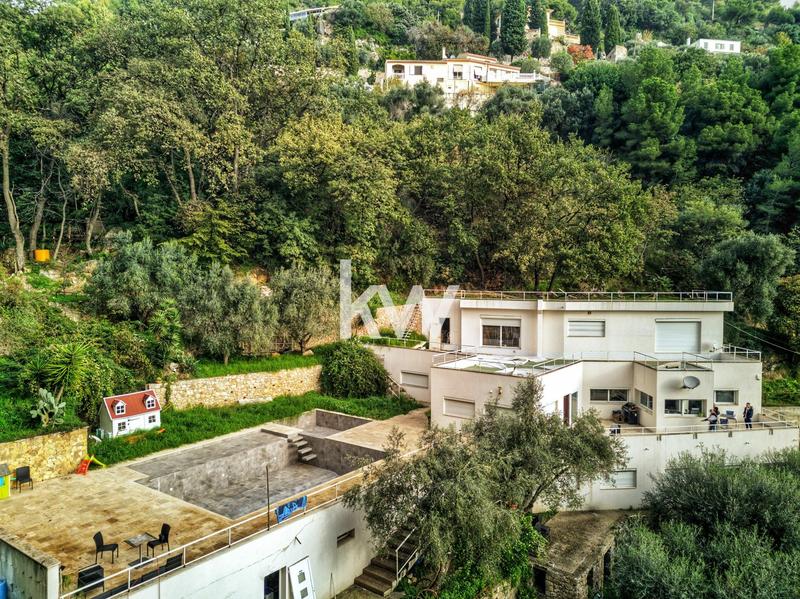 Maison - 404 m² - 10 pièces