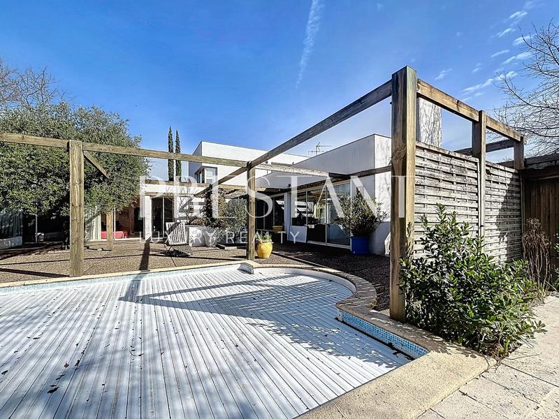 Maison - 209 m² - 6 pièces