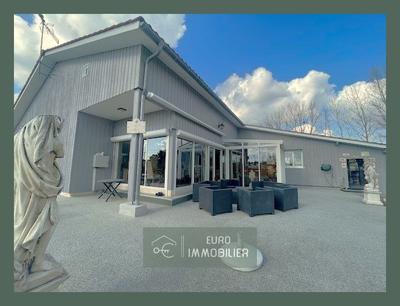 Maison - 262 m² - 7 pièces