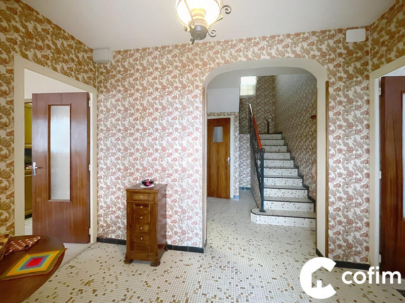 Maison traditionnelle - 236 m² - 10 pièces