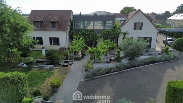 Maison - 730 m² - 10 pièces