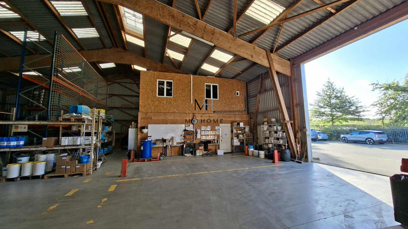 Entrepôt - 1 850 m²