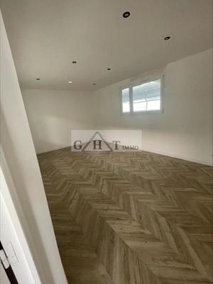 Entrepôt - 1 050 m²