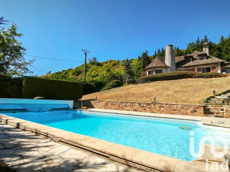 Maison - 184 m² - 9 pièces