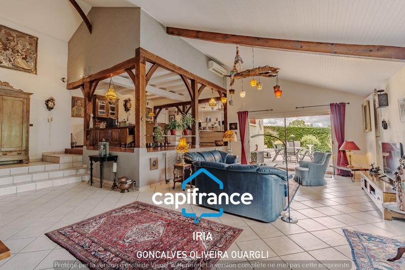 Propriété - 360 m² - 10 pièces