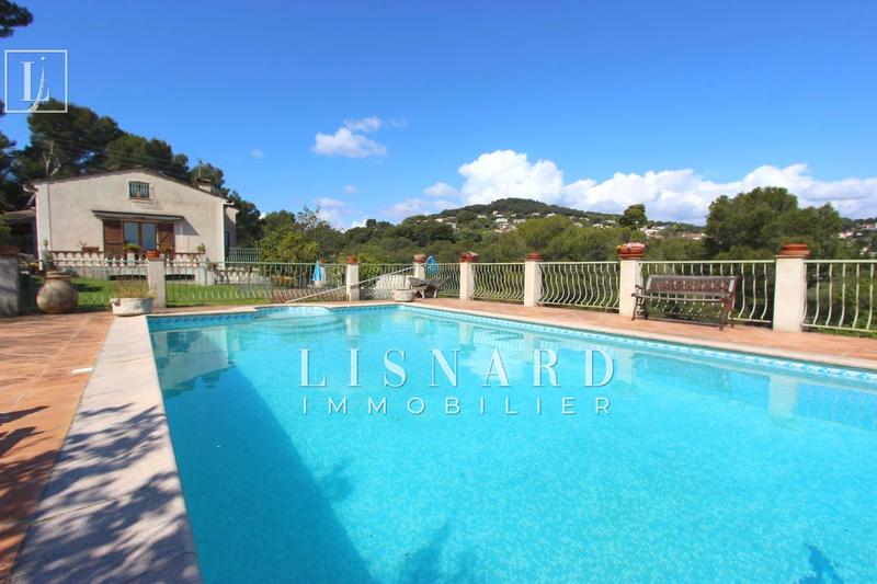 Maison - 370 m² - 16 pièces