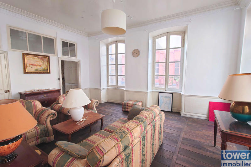 Maison - 380 m² - 14 pièces