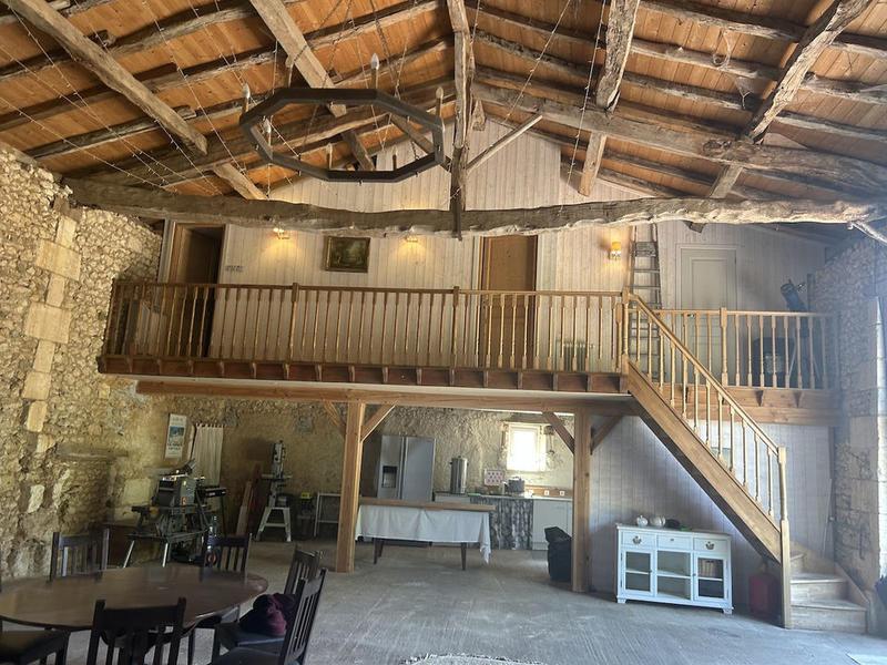 Maison - 320 m² - 10 pièces