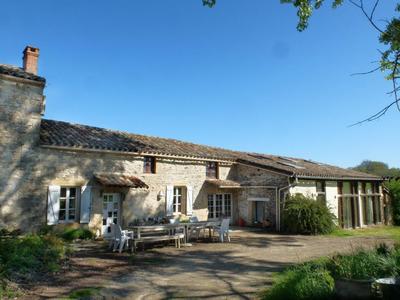 Maison en pierre - 284 m² - 8 pièces