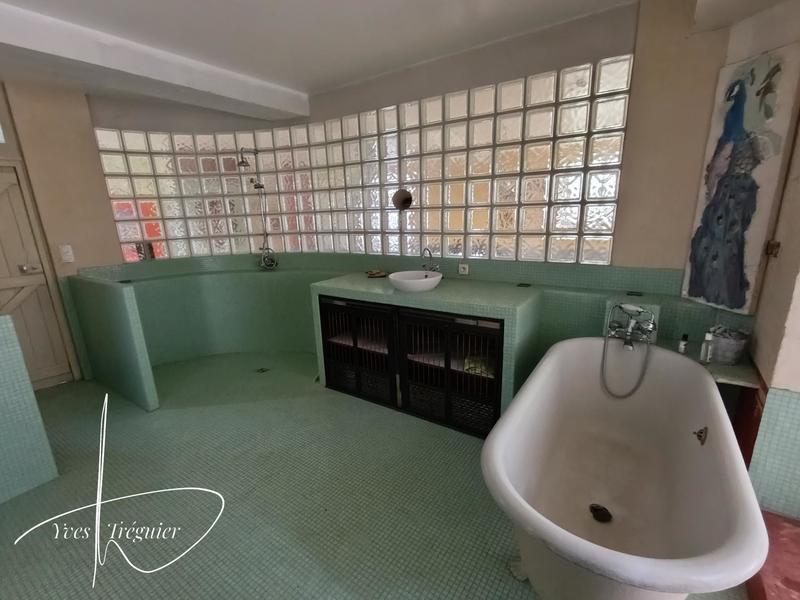 Maison - 406 m² - 7 pièces