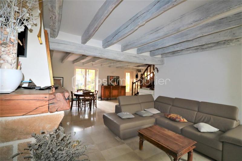 Maison - 230 m² - 7 pièces