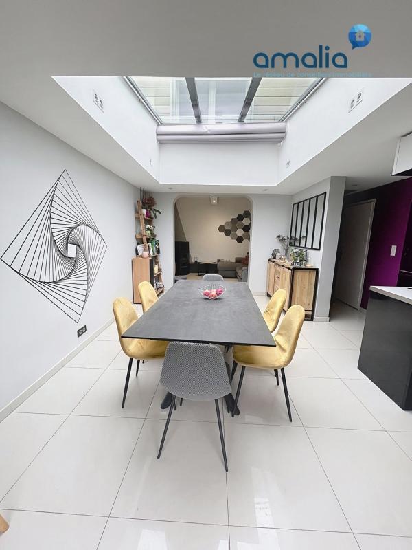 Maison - 204 m² - 7 pièces