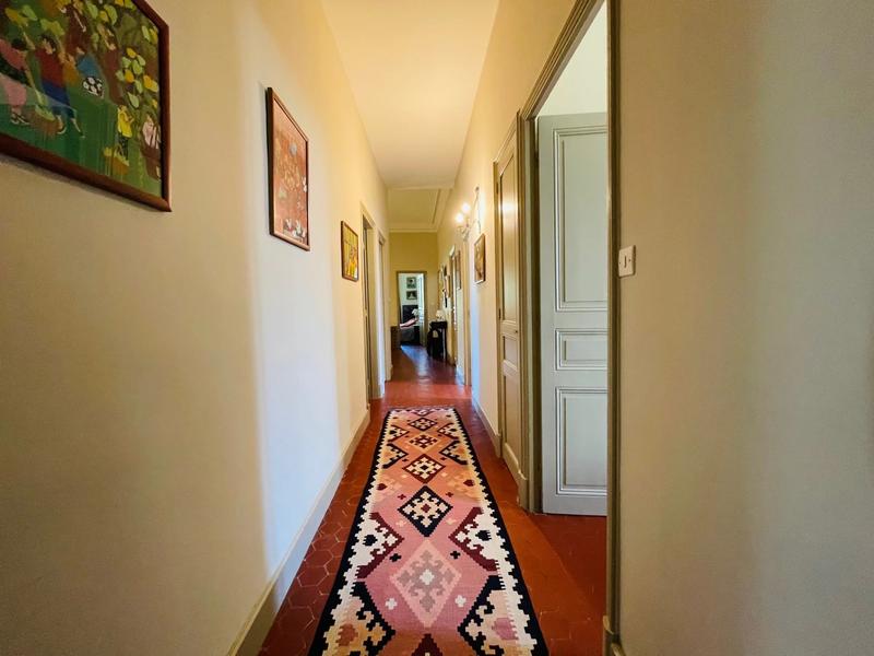 Propriété - 684 m² - 15 pièces