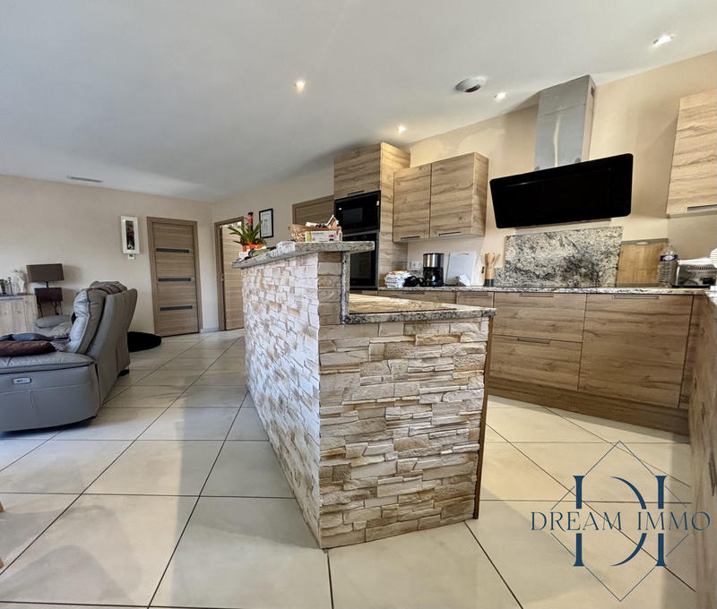 Maison - 217 m² - 8 pièces