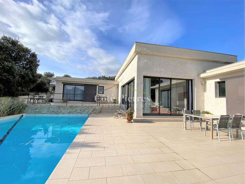 Maison - 220 m² - 6 pièces