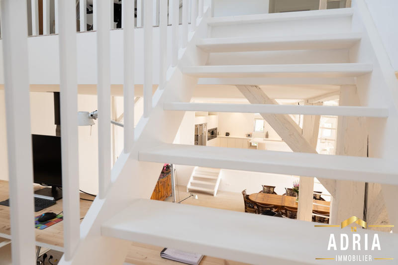 Maison traditionnelle - 471 m² - 13 pièces