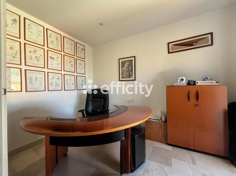 Maison - 220 m² - 6 pièces