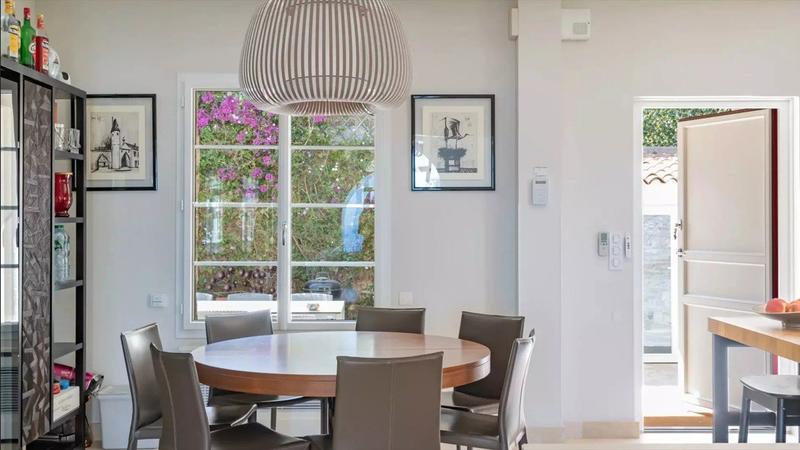 Villa - 313 m² - 8 pièces