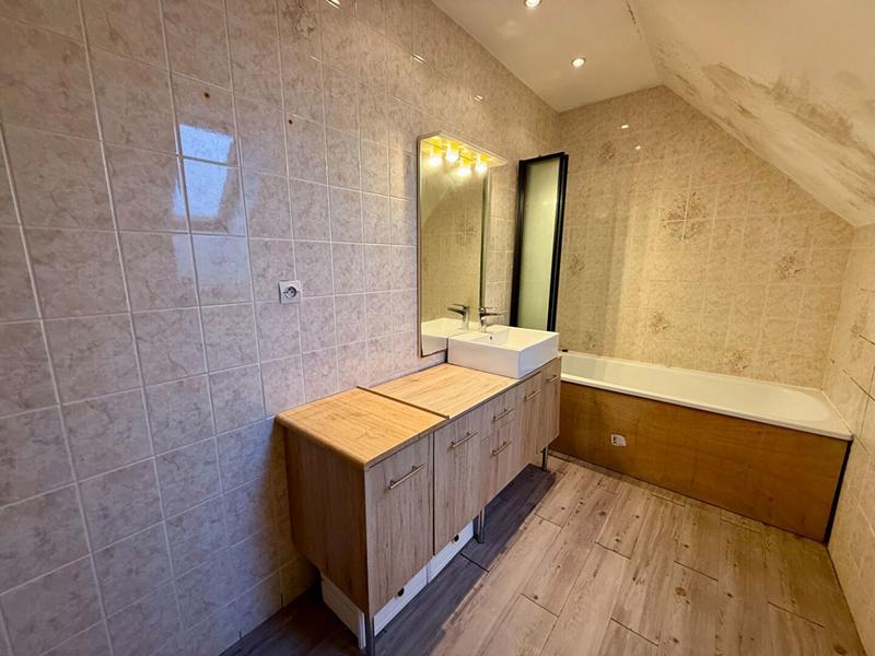 Maison - 90 m² - 5 pièces