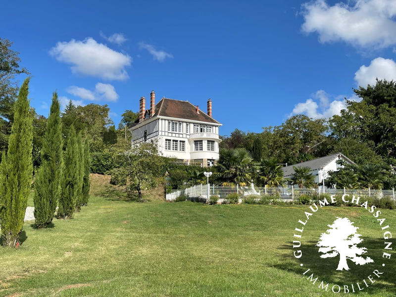 Maison ancienne - 266 m² - 12 pièces